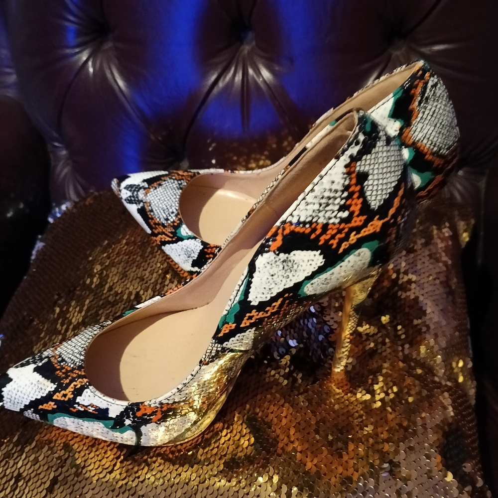 Elegant Snakeskin Patterned Heels with Gold Accents